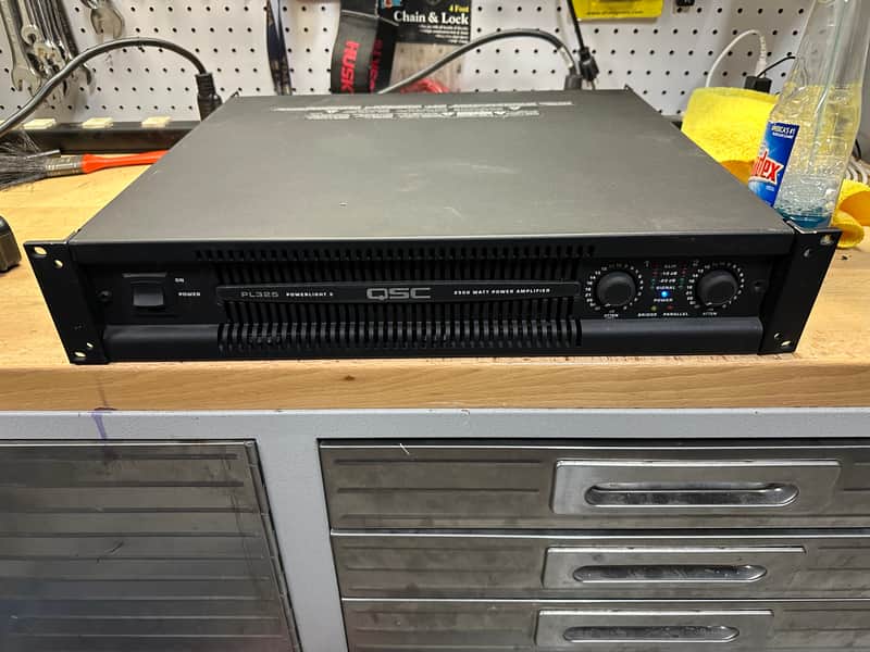 QSC PL325 Powerlight - Black image 1