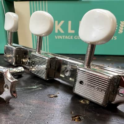 Kluson ®️Les Paul Junior Tuners  Traditional "Three on a Plate single The original  Single line image 3