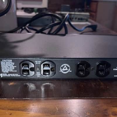 Furman PL-8 Series II Power Conditioner - 8 Outlets, W/ Lights image 2