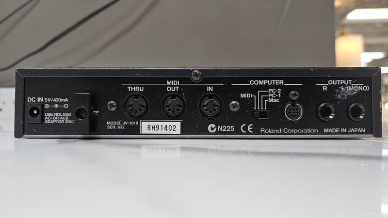Roland JV-1010 64-Voice Synthesizer Module 1999 - 2003 - Black