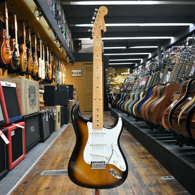 Fender American Vintage Reissue 1957 Stratocaster 2000 2-Color Sunburst w/Tweed Case image 4