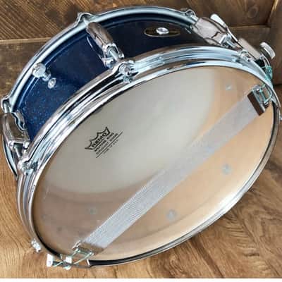 Slingerland “Artist” Model 5.5x14" 8-Lug Solid Maple Snare Drum with Zoomatic Strainer 1960s-Blue Sparkle image 3