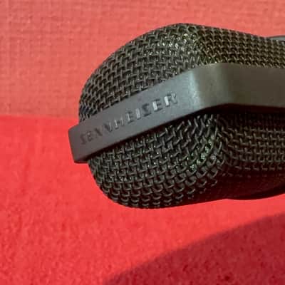 Sennheiser MD 421-II Cardioid Dynamic Microphone - Black image 4