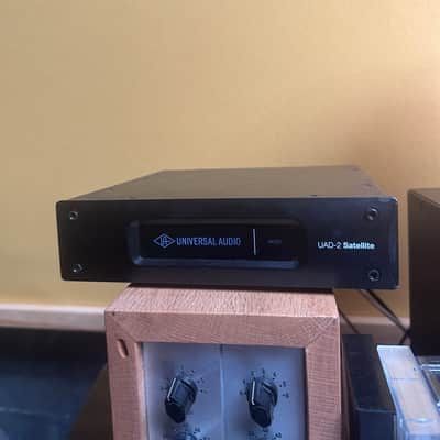 Universal Audio UAD-2 Satellite OCTO Core Thunderbolt DSP Accelerator 2019 - 2020 - Black image 1