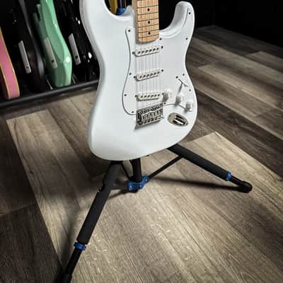 Squier Sonic Stratocaster - Arctic White image 3