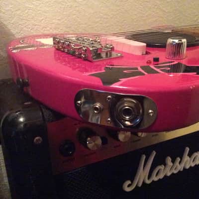 Super rare 1976 Sanrio Hello kitty Pink electric guitar with internal amp,speaker n outputs image 3
