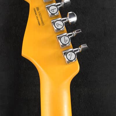 Mint Fender American Ultra Luxe Vintage '50s Stratocaster 3-Color Sunburst Maple Fingerboard image 6