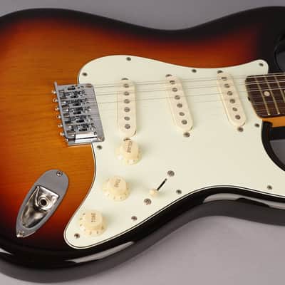 Fender Japan Stratocaster XII - MIJ - 2002 - Sunburst w/HSC image 15