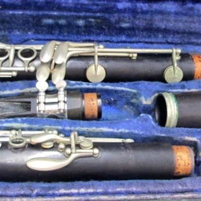 Artisan Model 252 Wood Clarinet, France, with case image 1