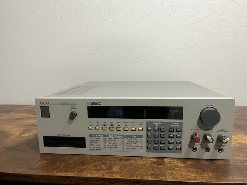 Akai S950 MIDI Digital Sampler 1988 - White image 1