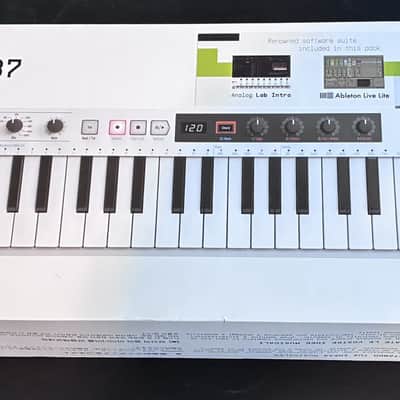 Arturia KeyStep 37 MIDI Controller 2021 - 2025 - White image 2