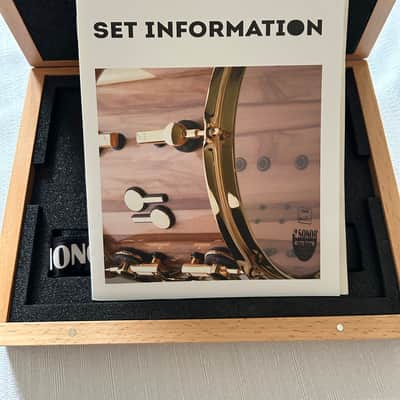 Sonor SQ2 Welcome Kit Wood Box with Gold Drum Key, Lanyard Keyholder and 8GB USB Drive image 2