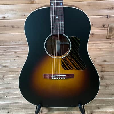 Good Gibson Custom Shop J-45 Acoustic Guitar Snakebite Hard Case