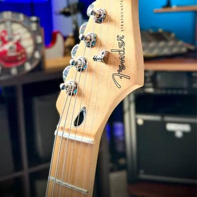 2018 FENDER Player Stratocaster Fishman Fluence pickups SSS Mexican image 2