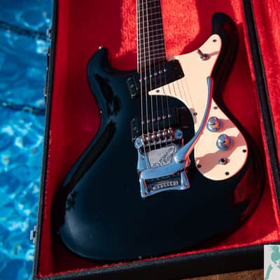 1976 Mosrite of California (Made in the USA) 1965 "The Ventures" w Moseley Tremelo Reissue - w Original Hard Case - Pro Set Up with Perfect Frets, Action & Intonation! image 2