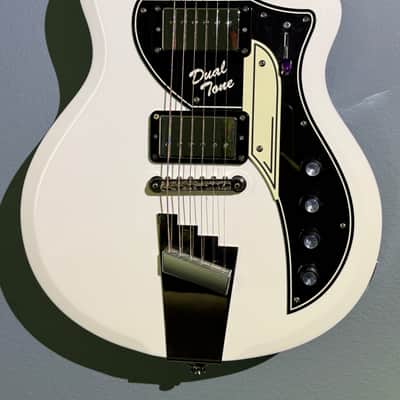 Supro 1224DBHT Limited Edition David Bowie 1961 Dual Tone Hardtail 2019 W/Hardshell Case and Strap Locks image 3