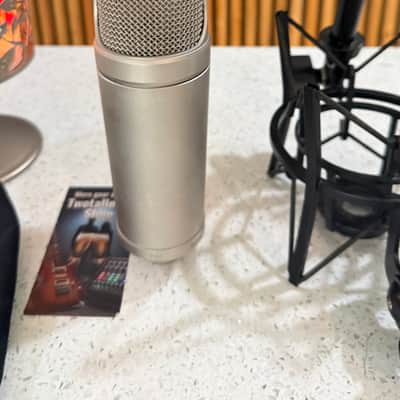 Rode NT2-A Studio Solution Set - RØDE NT2-A Multi-Pattern Condenser Microphone w/ SM6 Shock Mount & Pop Filter image 10