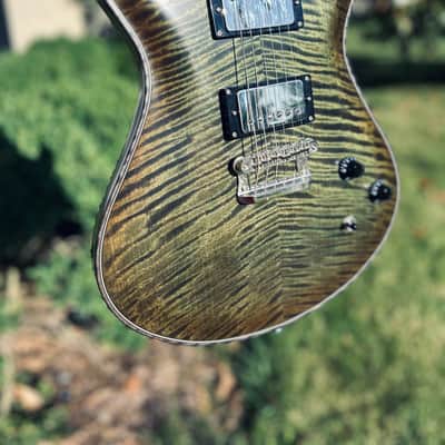 Knaggs Keya 2022 - Green Burst image 1