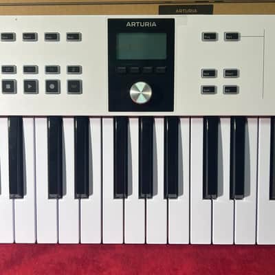 Arturia KeyLab 61 MkIII MIDI Controller 2024 - Present - White image 4
