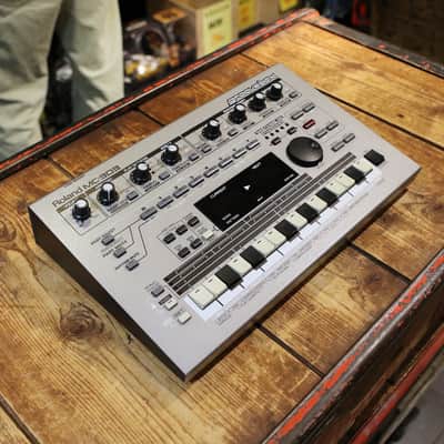 Roland MC-303 Groovebox 1990 - 1998 - Silver image 2