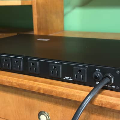 Furman PL-PLUS C 15A Power Conditioner with Voltmeter | Black image 2