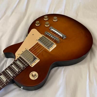 2011 Gibson Les Paul Tribute - Honey Burst - Free Pro Setup imagen 6