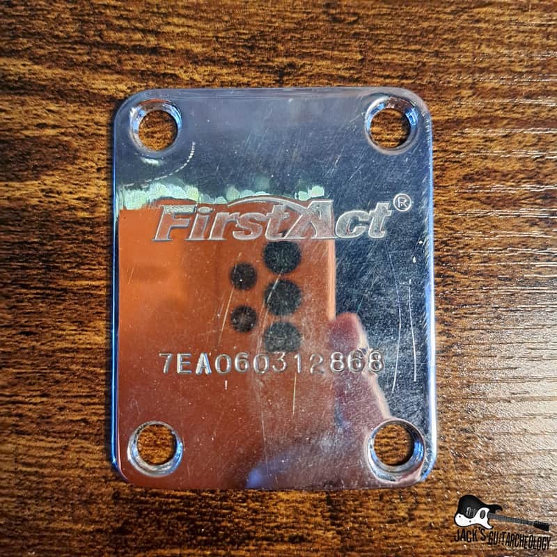 Immagine First Act Neck Plate - 1