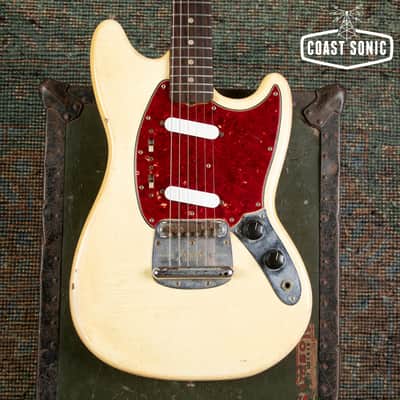 Vintage 1967 Fender Mustang with original case image 5