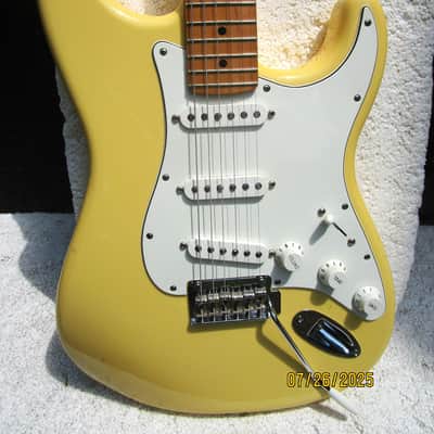 Fender Player Stratocaster Guitar, 2018, Mexico, Butterscotch Cream Finish, Excellent Condition image 5