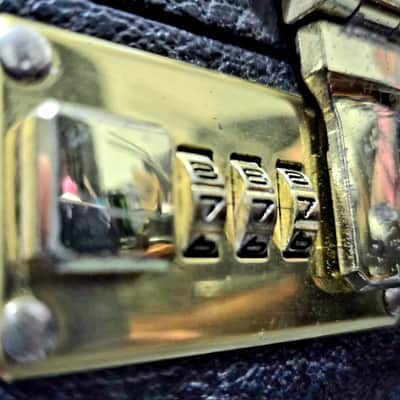 Ibanez JEM777DY Desert Yellow – 1988 First Generation Steve Vai Signature – Disappearing Pyramid Inlays – Original Pink Logo Ibanez Case image 16