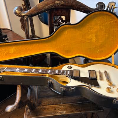 Columbus Les Paul  1970 - White left image 10