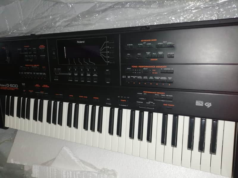 Roland G-600 Arranger Workstation