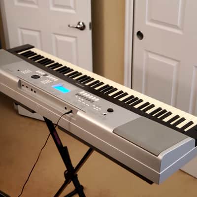 MUST SEE!!! YAMAHA DGX 520 (YPG 525) SEMI-WEIGHTED 88-KEY DIGITAL PIANO IN AMAZING CONDITION! image 18
