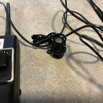 SHURE U1-UA WIRELESS TRANSMITTER w/ WL185 LAV MIC image 5