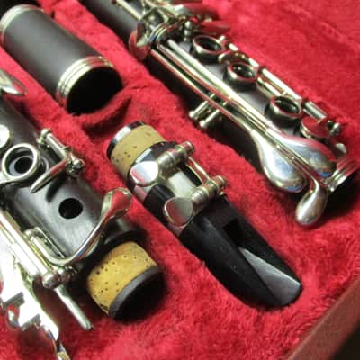 Buffet Crampon E11 Intermediate Bb Clarinet 2020s - Black image 2