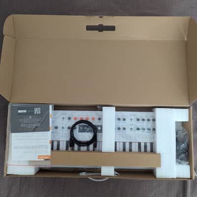 Arturia MiniFreak Vocoder 37-Key 6-Voice Polyphonic Hybrid Synthesizer 2025 - Present - White image 2