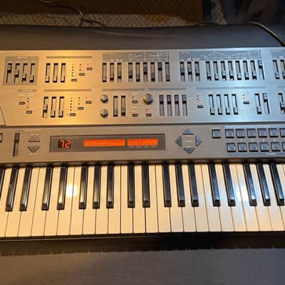 Roland JD-800 61-Key Programmable Synthesizer 1991 - 1995 - Carbon image 2