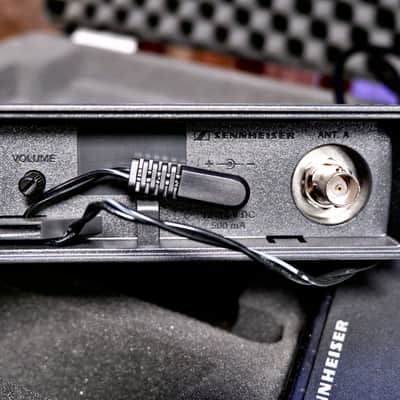 Sennheiser Digital 1000 Wireless Guitar System w/ Hard Case image 9