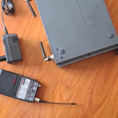 Sennheiser Sennheiser EM1031-U True Diversity Receiver + SK3063-U Hiden Plus Transmitter image 7