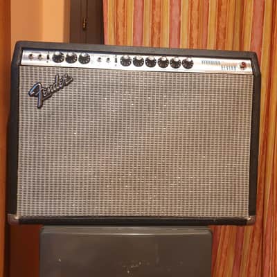 Fender Vibrolux Reverb 2-Channel 35-Watt 2x10" Guitar Combo 1980 - Silverface with volume boost image 1