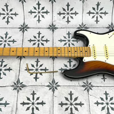 Fender Strat Plus Deluxe Electric Guitar w/ Texas Special pickups • Tobacco Sunburst • 1990 • 8.3 lb image 2