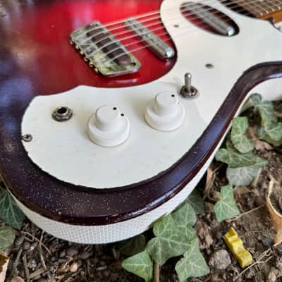 Silvertone Danelectro 1457 1964 Red Burst Made in USA Vintage image 9