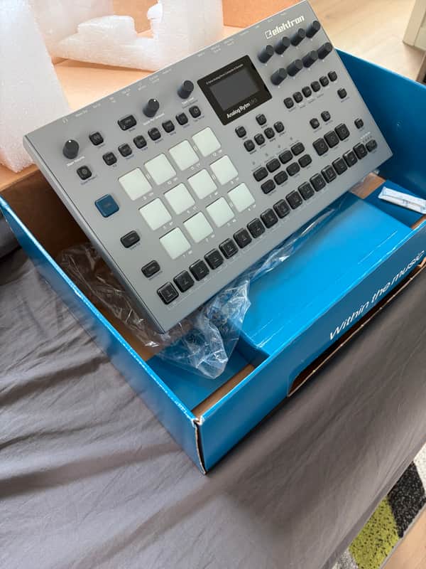 TASCAM ポータルスタジオ 424 MkⅢ 240763000000000-00-600x600.jpg