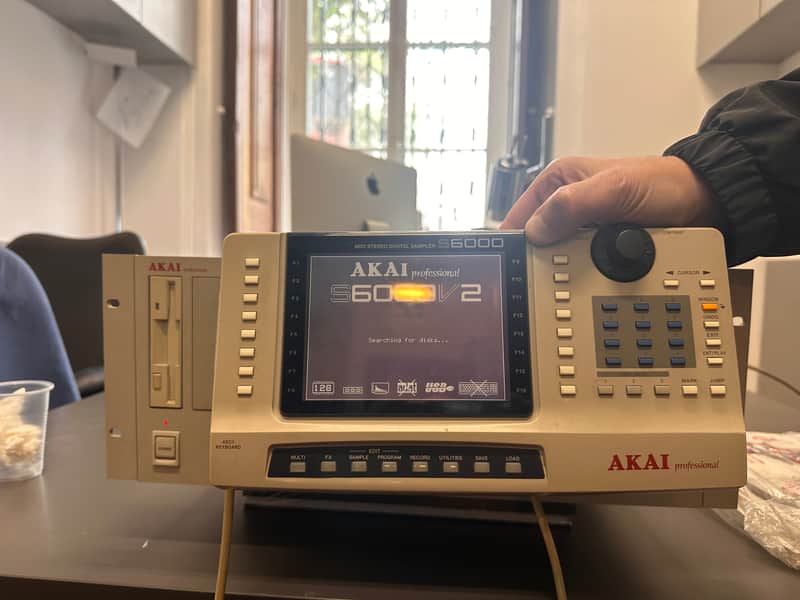 Akai S6000 MIDI Stereo Digital Sampler 1999 - White image 1
