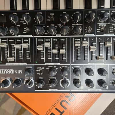 Arturia MiniBrute 25-Key Synthesizer 2012 - 2018 - Black image 4