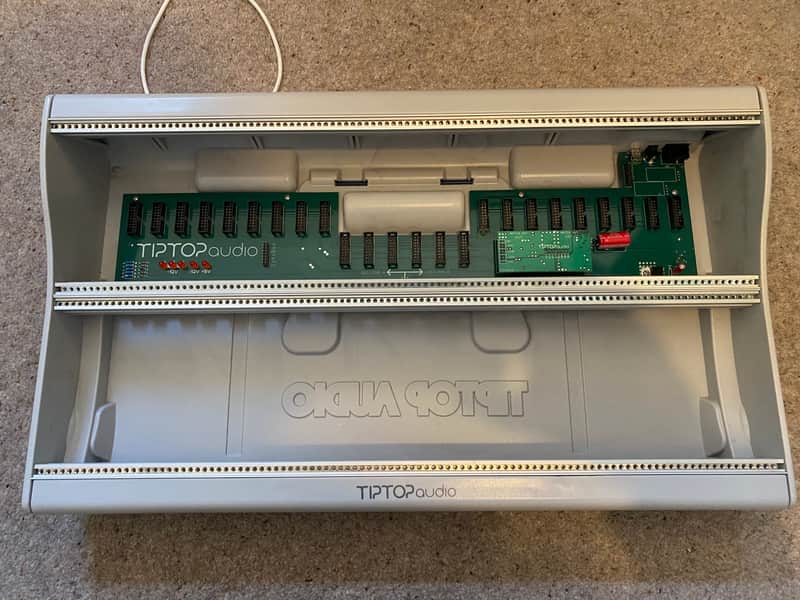 Tiptop Audio Mantis Eurorack Case with a deck saver image 1