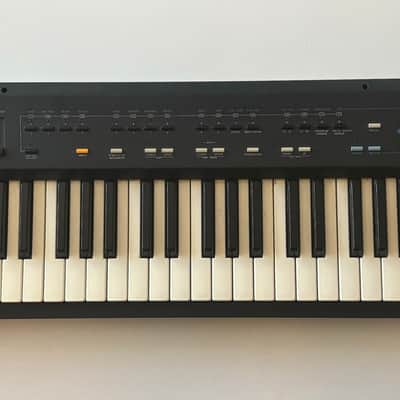 Excellent Roland A-30 76 Key MIDI Keyboard Controller with Manual
