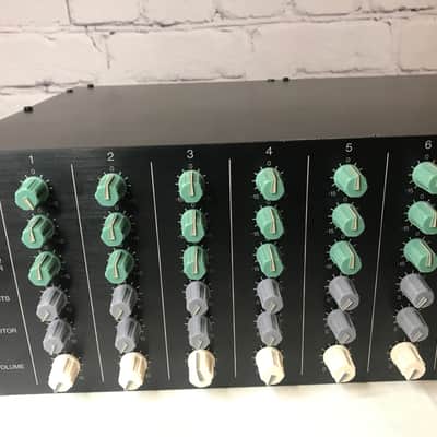 Yamaha EM1620 Powered Mixer image 3