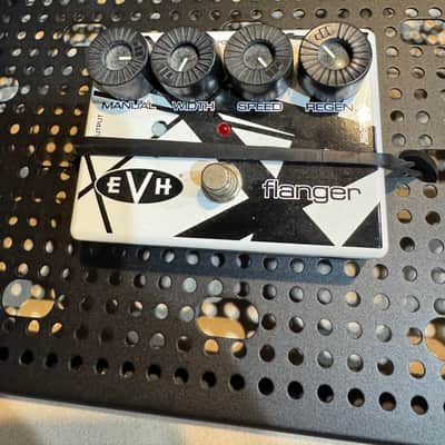 Temple Audio DUO 34 VW Pedalboard 2010s - Vintage White image 4