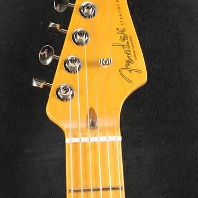 Mint Fender American Professional Classic Stratocaster 3-Color Sunburst Maple Fingerboard image 5